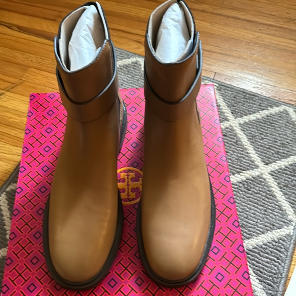 Tory Burch Chelsea boot